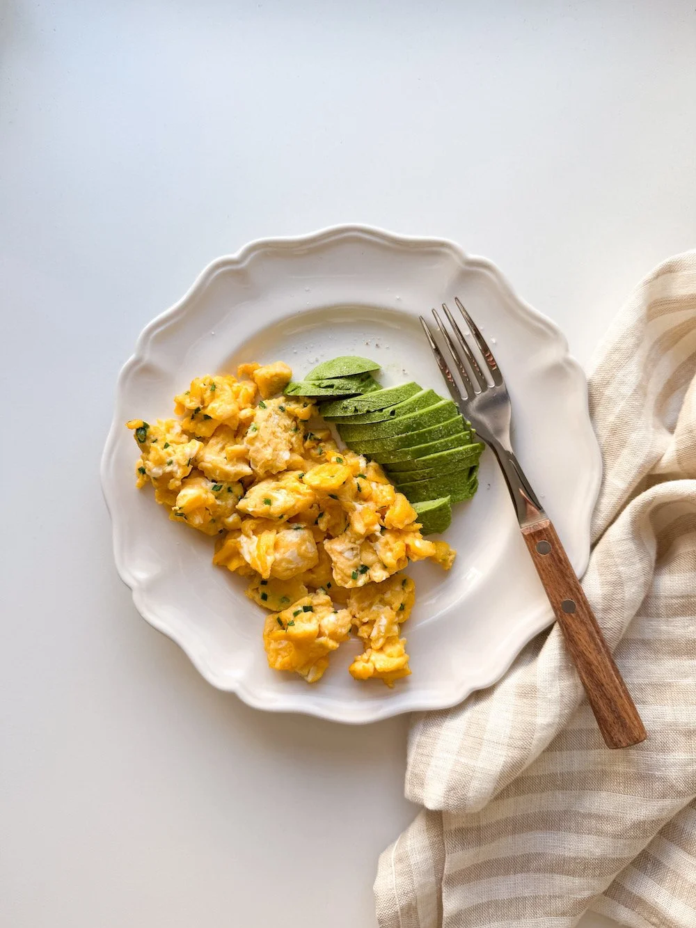Meal Prep Eggs with Cheddar and Chives