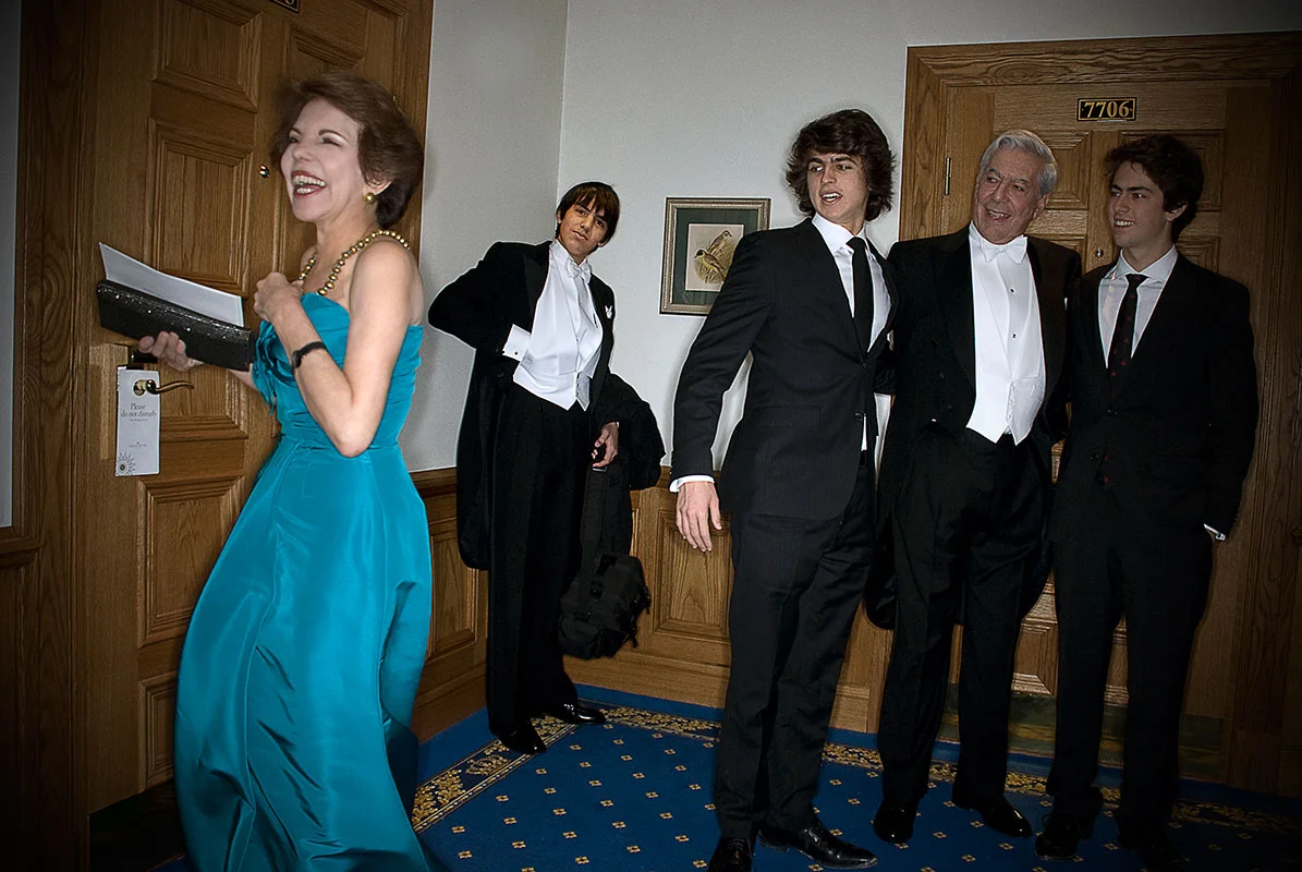 Mario Vargas Llosa and family on its way to receive the Nobel Prize (Stockholm 2010)