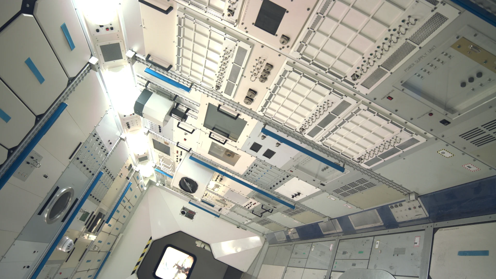 iss_010_plate_v002.0000.jpg