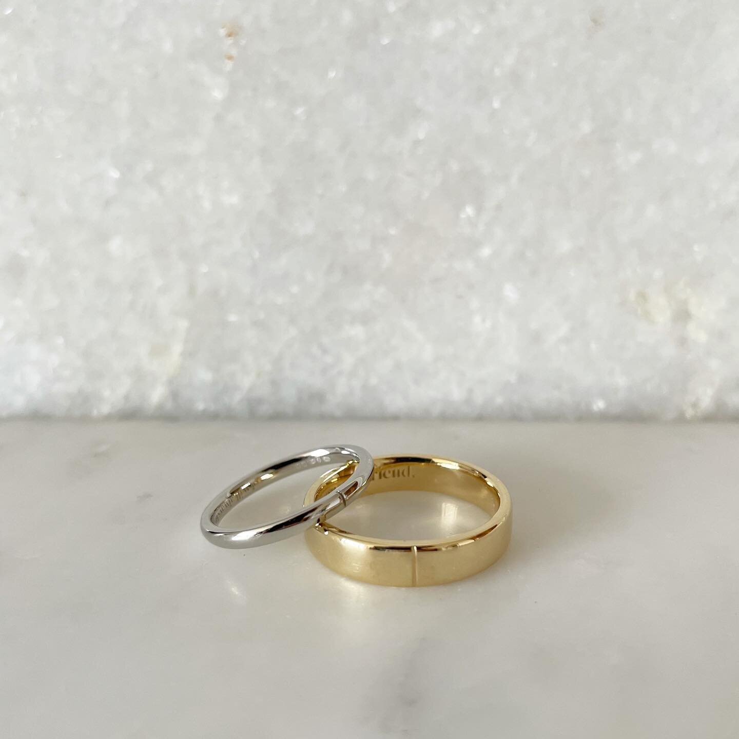 I adore the simplicity of these gorgeous wedding bands in 100% recycled 18ct yellow gold &amp; platinum. The carved line adding a understands detail to tie the rings together. 

#kindwedding #weddingrings #ethicalweddingrings #rings #ecowedding #gree