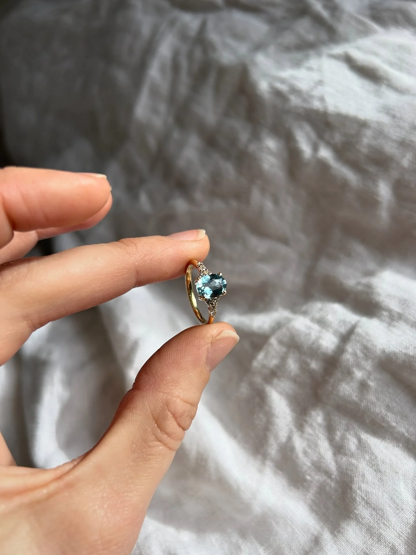 Thinking about popping the question and proposing this festive season? Now&rsquo;s the time to book an appointment🤍 

Our cut off date for all bespoke orders in 2025 is November 1st. If you live locally to London, we have one appointment still avail