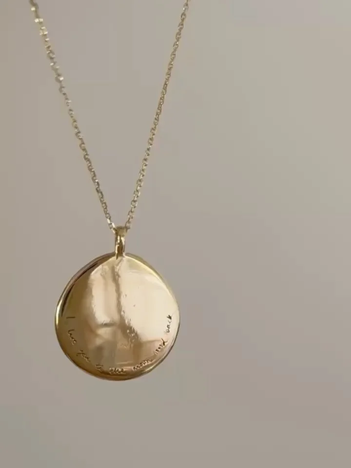 Personalising a Full Moon Disc Necklace is such a lovely way to make a Christmas gift feel meaningful 🤍

Whether it&rsquo;s initials, a special date, a little doodle or even a fingerprint, each engraving turns the pendant into something truly person