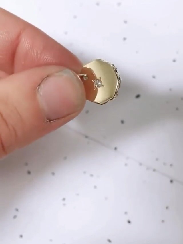 There&rsquo;s something undeniably special about giving a gift that holds meaning beyond the moment it&rsquo;s unwrapped. At Christmas &mdash; a season built on connection, family, and tradition &mdash; personalised jewellery becomes one of the most 