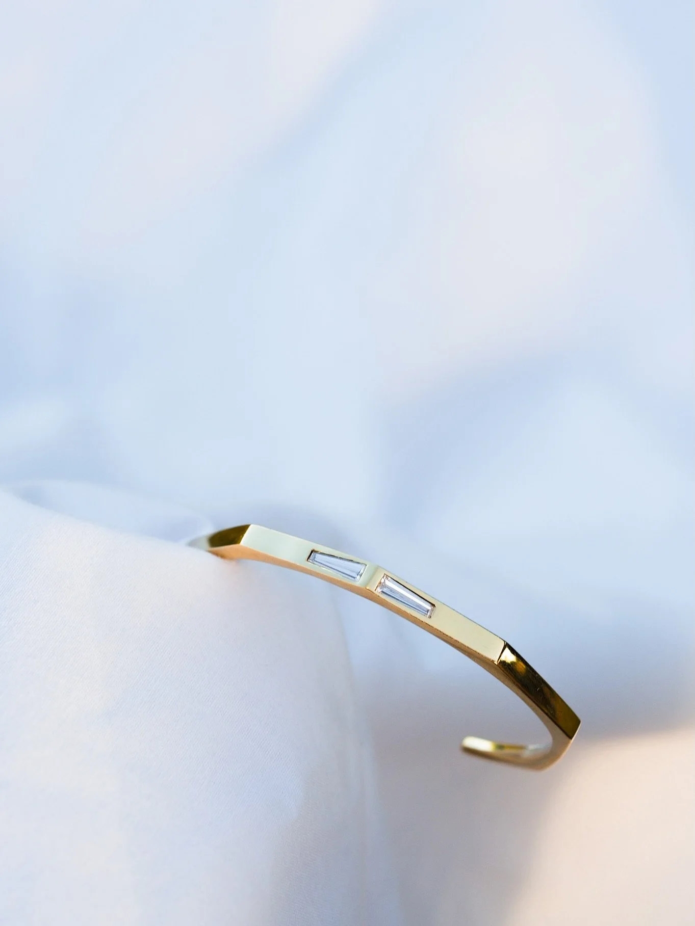 An art deco inspired bangle, set with two truly stunning elongated vintage diamonds 🤍 A piece to treasure and wear for a lifetime of adventures ahead. 

Ready to design your own bespoke piece? Get in touch via DM/email, or book an appointment via th