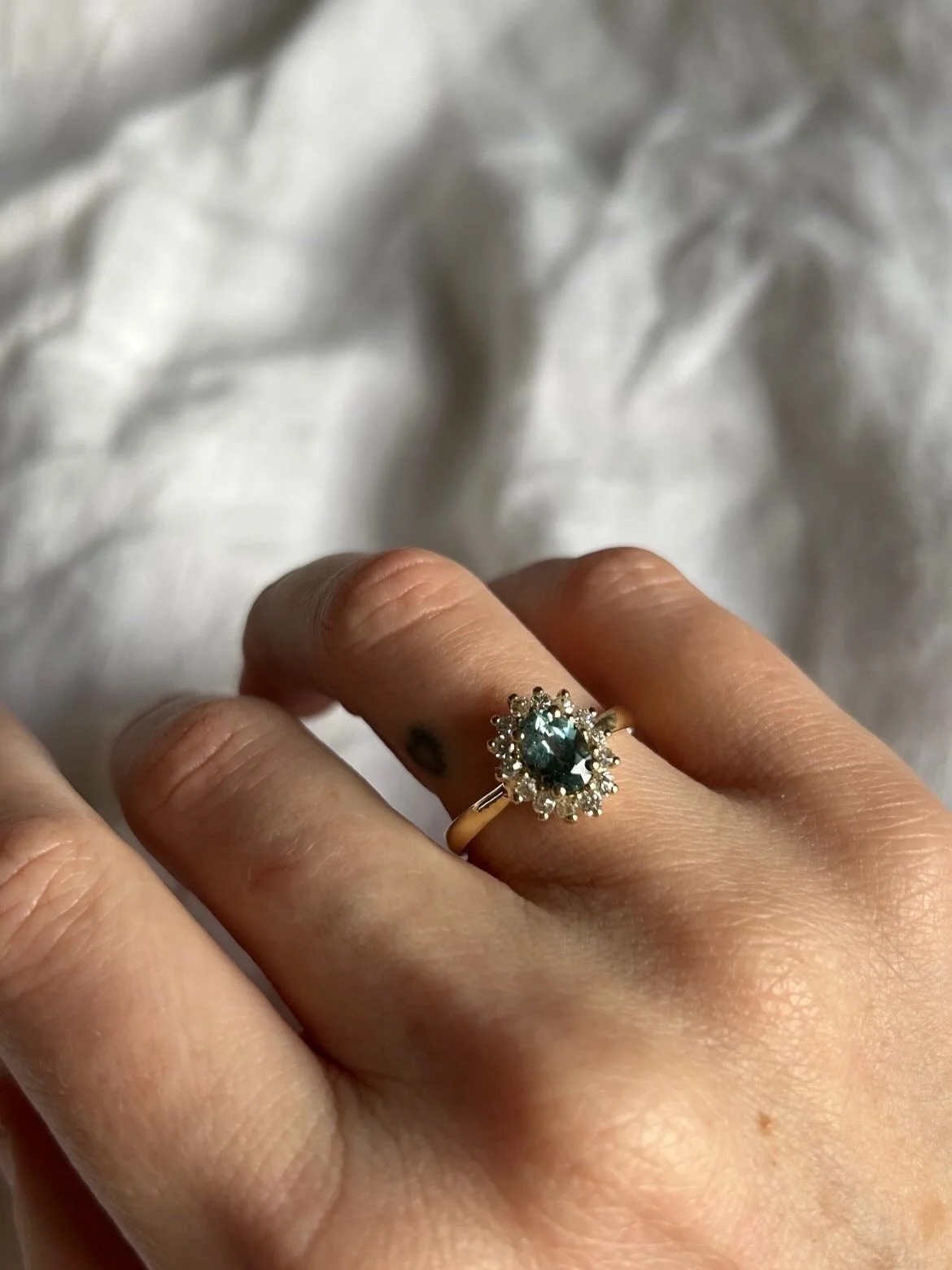 A piece that honours the past, and celebrates the future 🤍

Through our Rework X Recycle service, you can work collaboratively with Tansy to reimagine your heirloom pieces that no longer have a place in your everyday collection. By reworking your pr