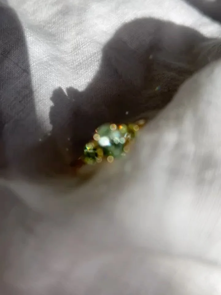 A little green moment we can&rsquo;t stop looking at 🤍

A delicate trio of gemstones set in warm gold. The kind of piece that feels special now and still will years from now.