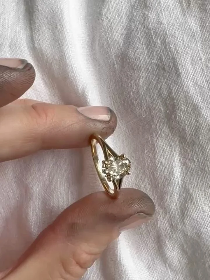 Can we please take a moment for this absolutely stunning champagne diamond engagement ring 🤍

Crafted with a claw setting that&rsquo;s designed to let as many light facets in, this ring was made to catch your eye.