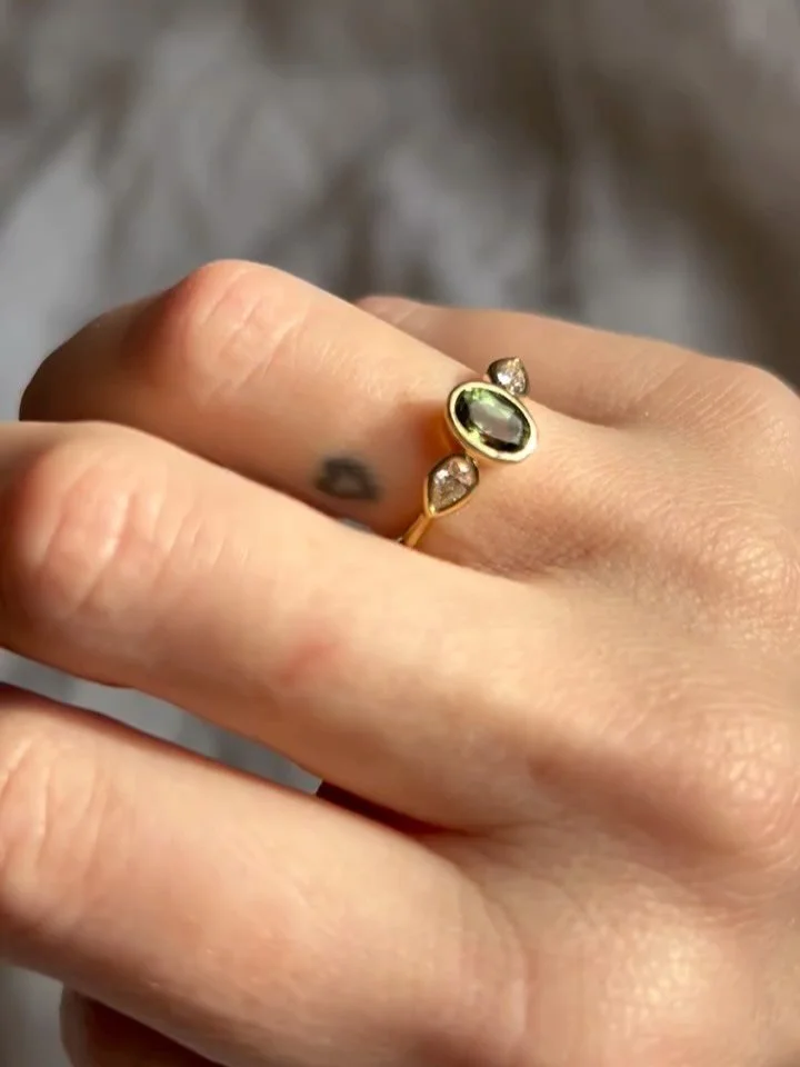 We don&rsquo;t pick favourites&hellip; but this one is reeaalllyyy testing that rule 🤍

A bespoke green sapphire and diamond trilogy ring, made bespoke for one very lucky person. It&rsquo;s always a privilege to work with our customers to create a d