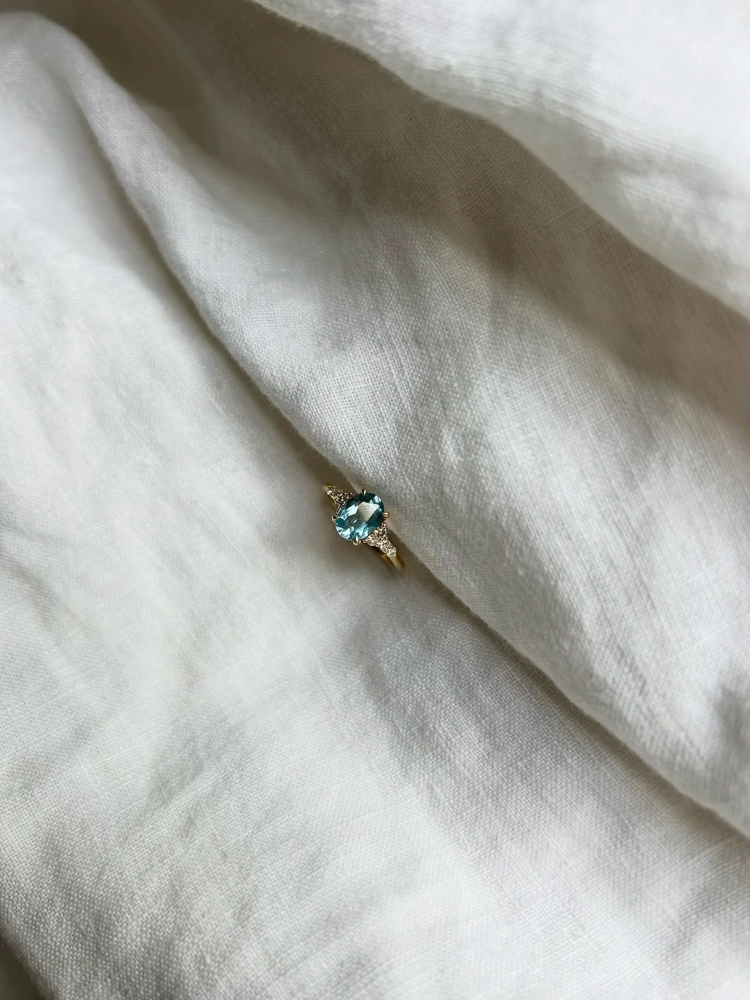 That blue! 🩵

An oval sapphire with diamond clusters tucked in on each side, set in 18ct Fairmined Gold. Light, delicate, and completely one of a kind.

Sign up to our mailing list to be the first to know when future bespoke appointments are availab