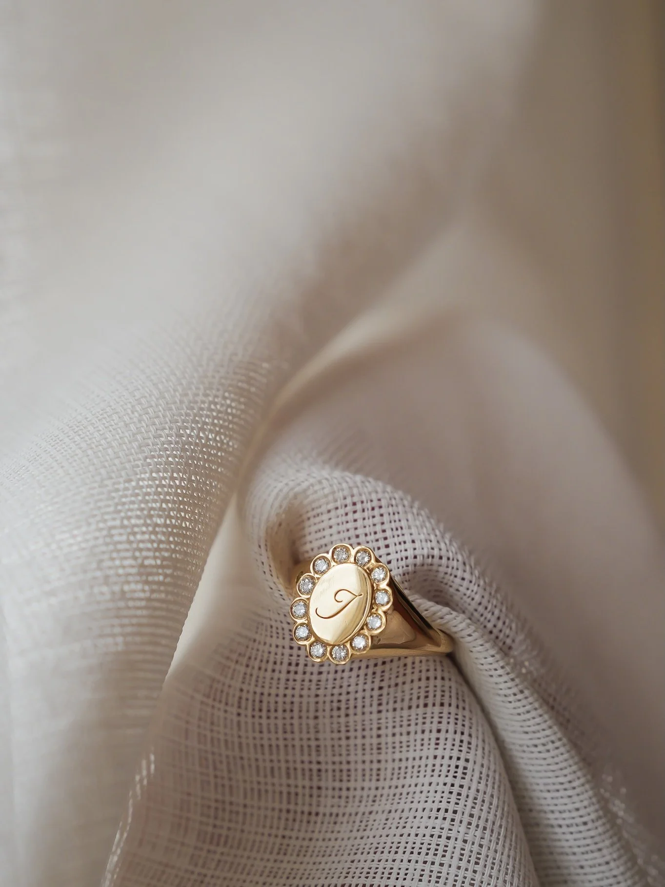 There&rsquo;s a reason signet rings never go out of style 🤍

Alongside our collection signet rings, we also work closely with clients to design bespoke versions. This means that every detail can be decided by you &mdash; the shape, the metal, the st