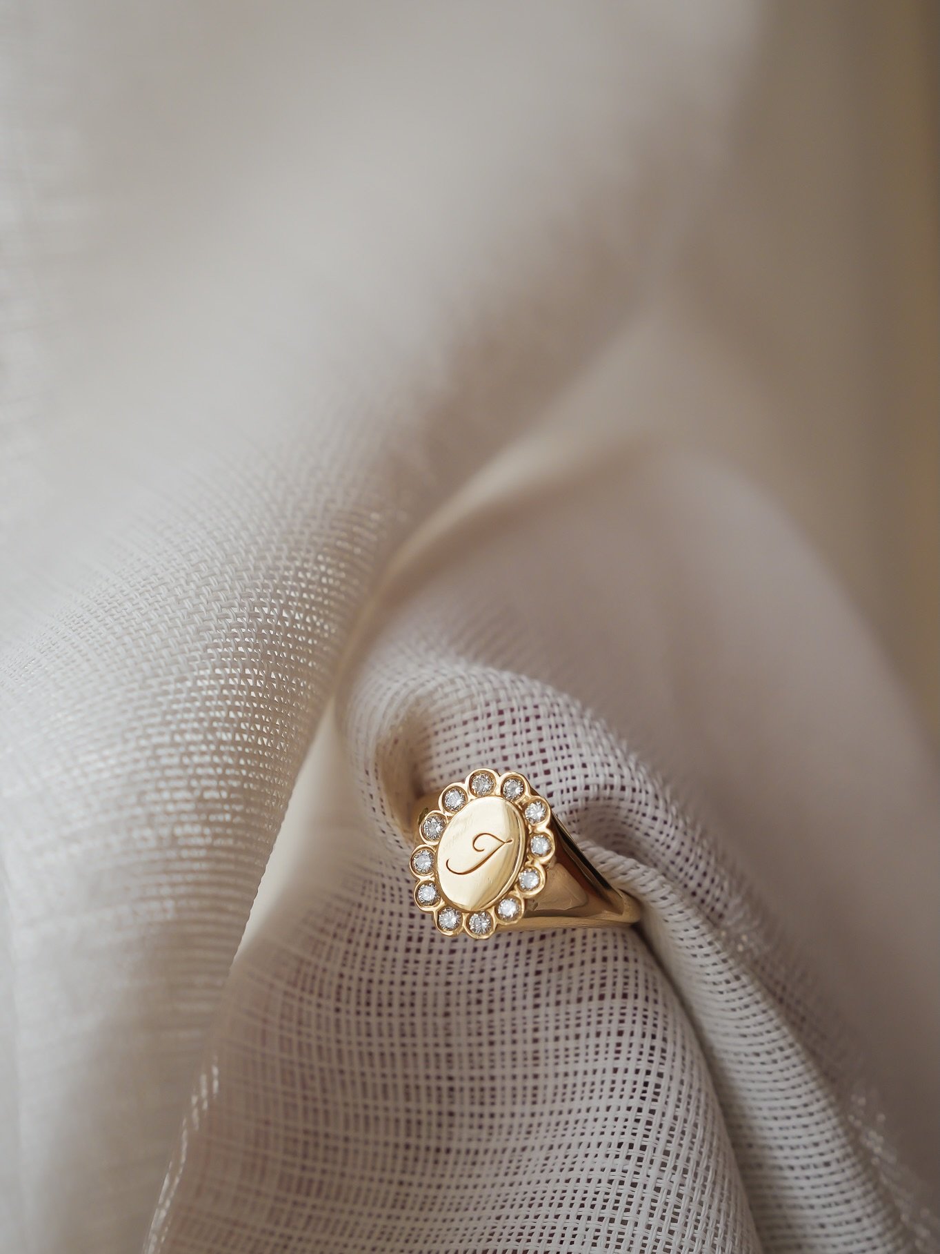 There&rsquo;s a reason signet rings never go out of style 🤍

Alongside our collection signet rings, we also work closely with clients to design bespoke versions. This means that every detail can be decided by you &mdash; the shape, the metal, the st