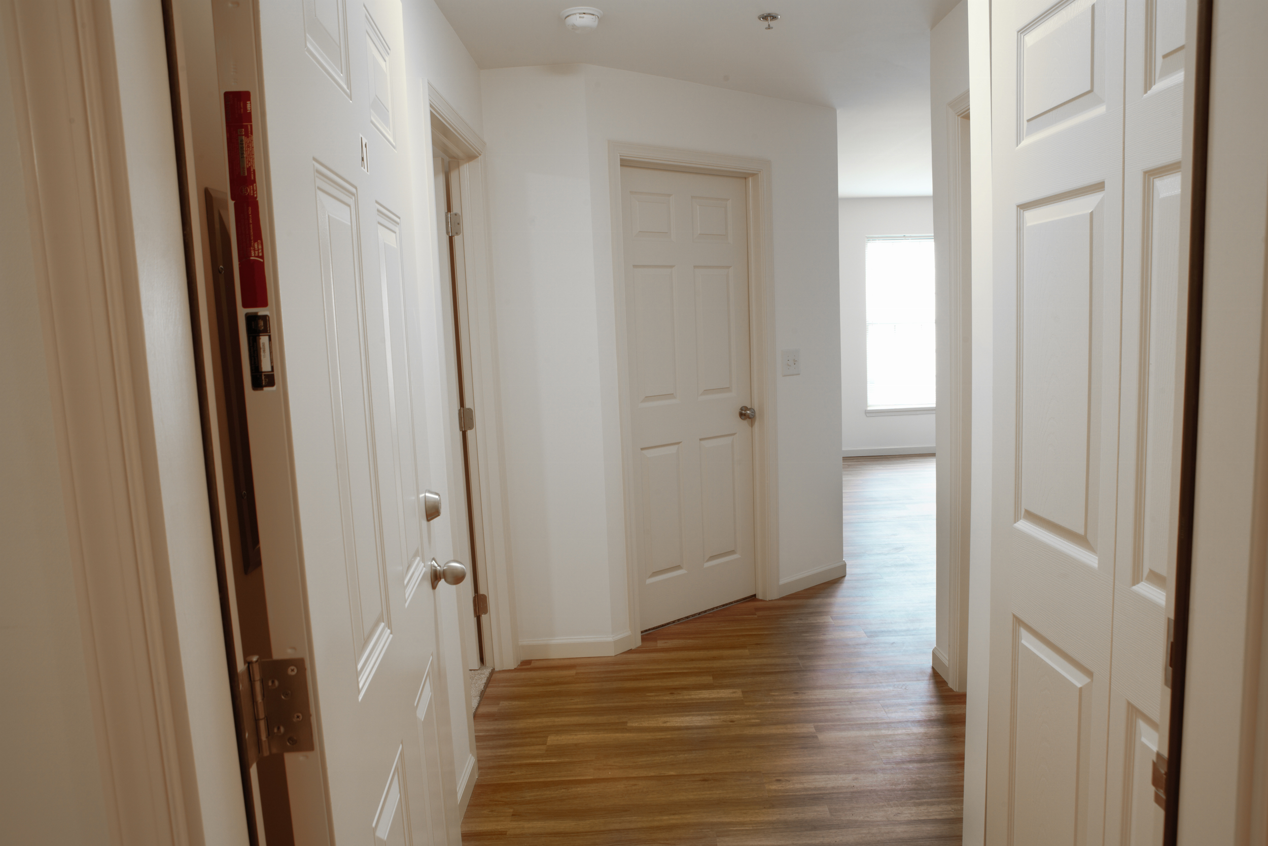 2 Bedroom: Entryway