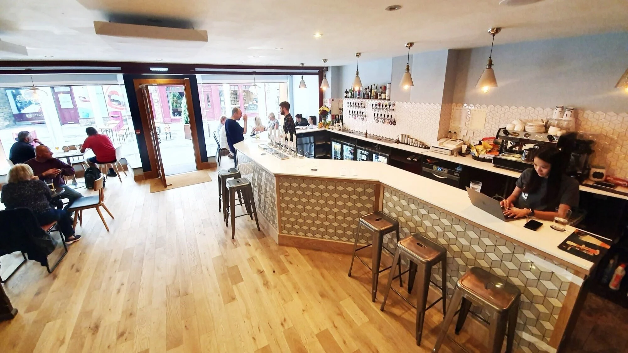 cropped-kobenhavn-bar-image2.jpg