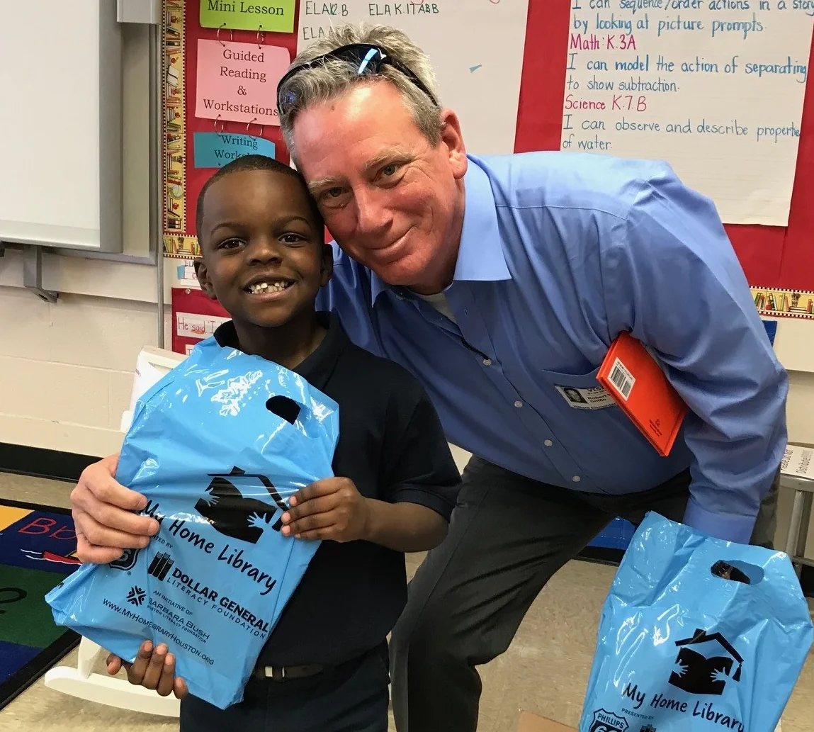 Bobby Wilhite, Dollar General Regional Manager, distributes books to children impacted by Hurricane Harvey.