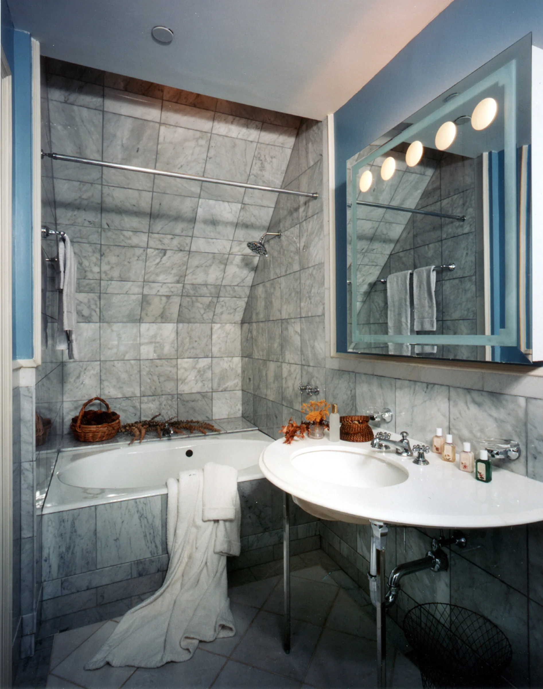 Mystery Point - Interior - Bathroom Sink & Tub.jpg