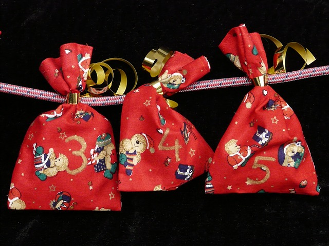advent-calendar-gifts-nicholas-bag-packed-surprise.jpg