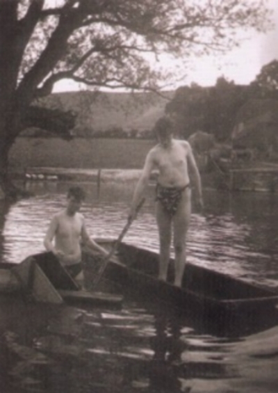 Julian and Quentin Bell on the Charleston pond, 1925