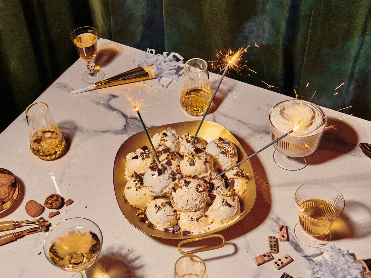 L_Palmberg_New_Years_Table_045.gif