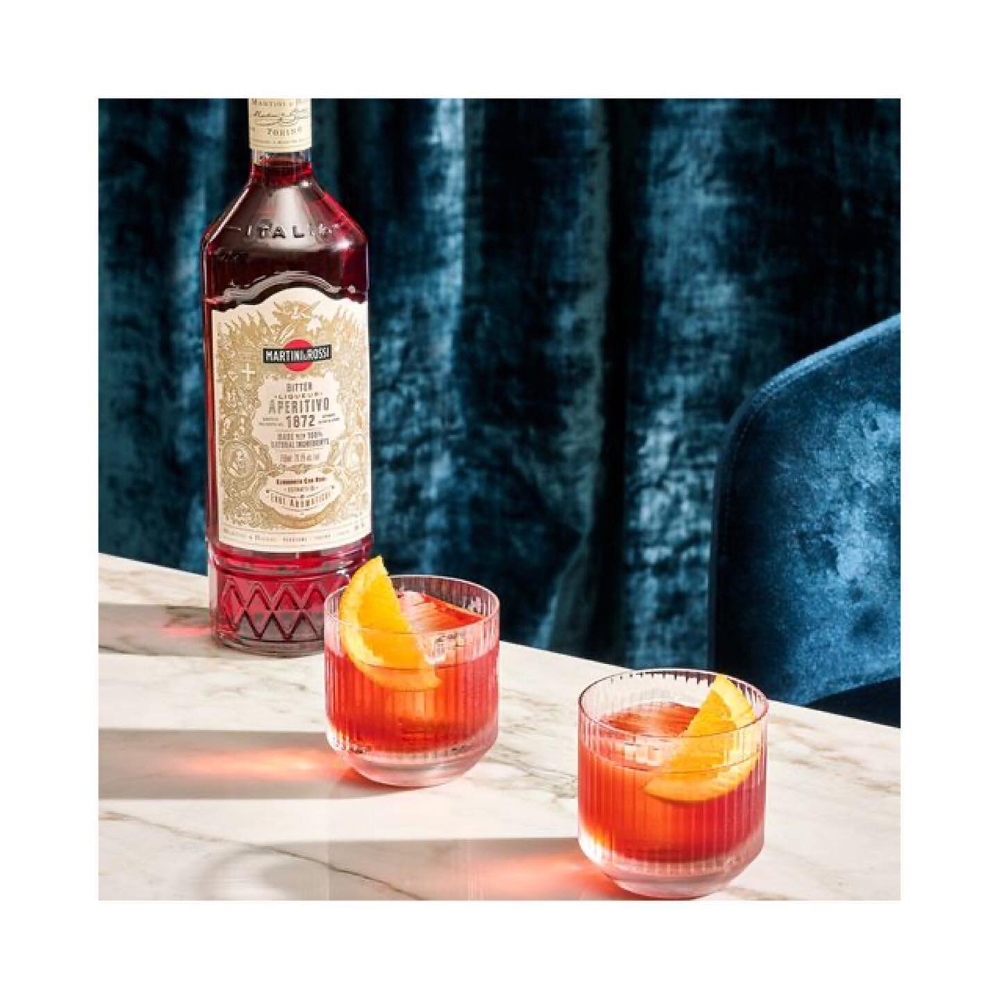 A #Negroni (regular), NOT #Sbagliato, sans prosecco in it. Still delicious. 🍊

Had a blast working with  @punch_drink and @martinirossius on this. Bigger vermouth fan today because of it.

Got to work with some of my favorites - @stephanielyeh on pr