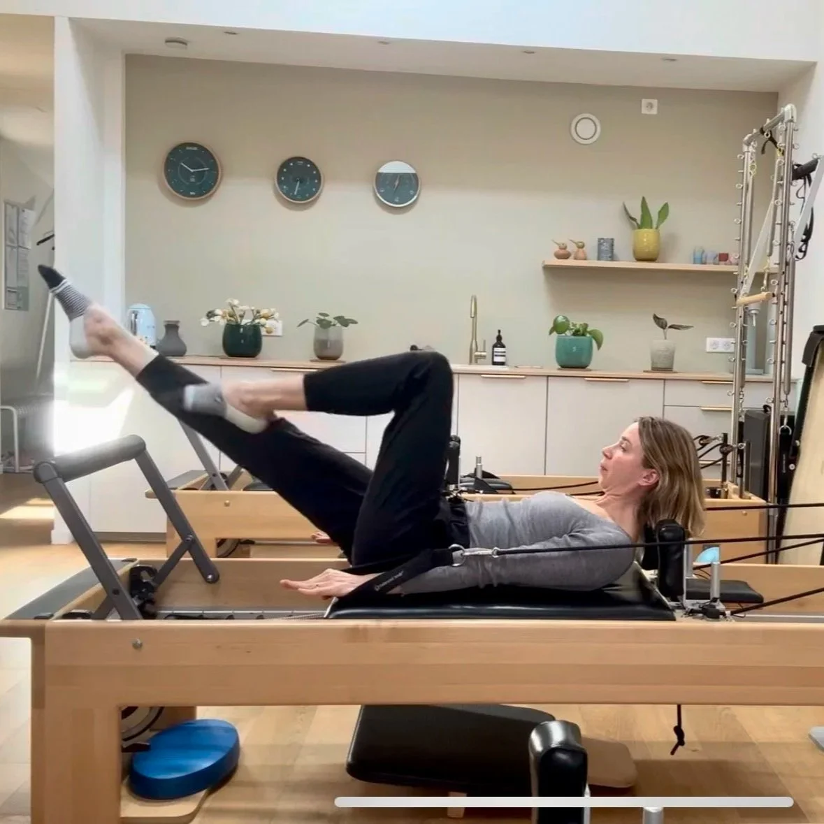 exercice-pilates-reformer-chest-lift-bordeaux