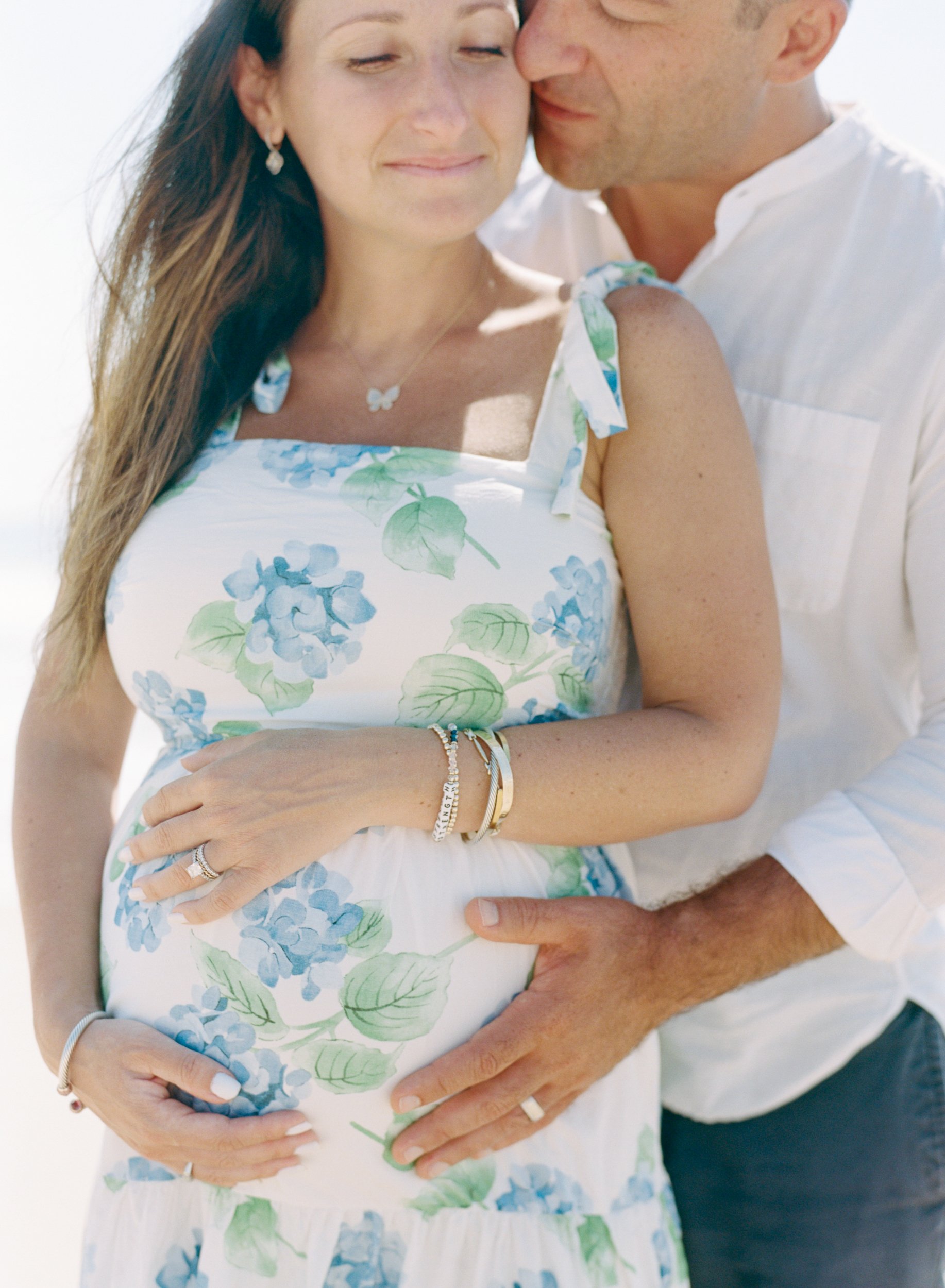 BEACH MATERNITY SESSION