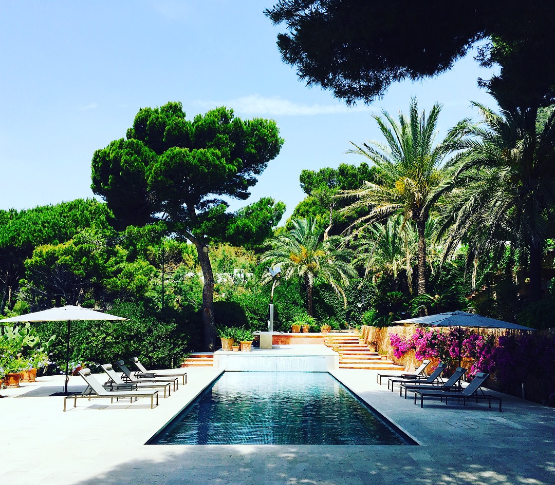 swimming pool terrace 