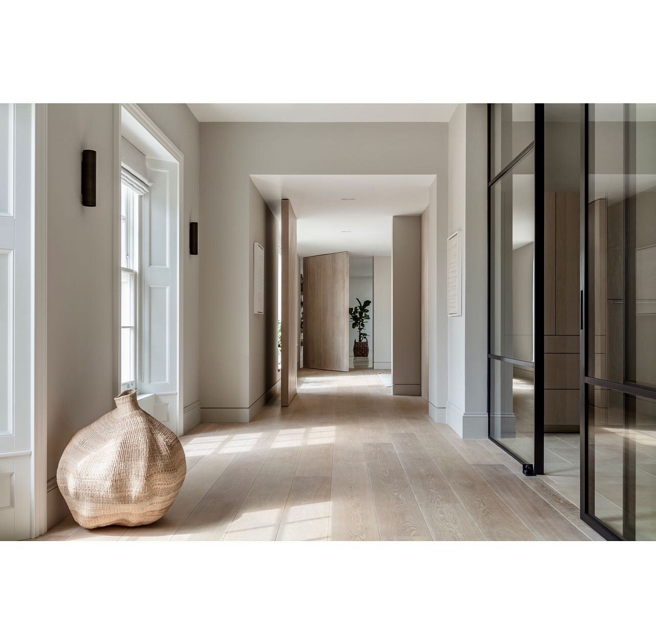 Beautiful light reflections 🌿We selected a neutral palette of natural materials to create an eminately calm feeling to the interior of this new country house @louiseholtdesign #interiordesign #interiorarchitecture #wood #bespokedesign #warmminimalis