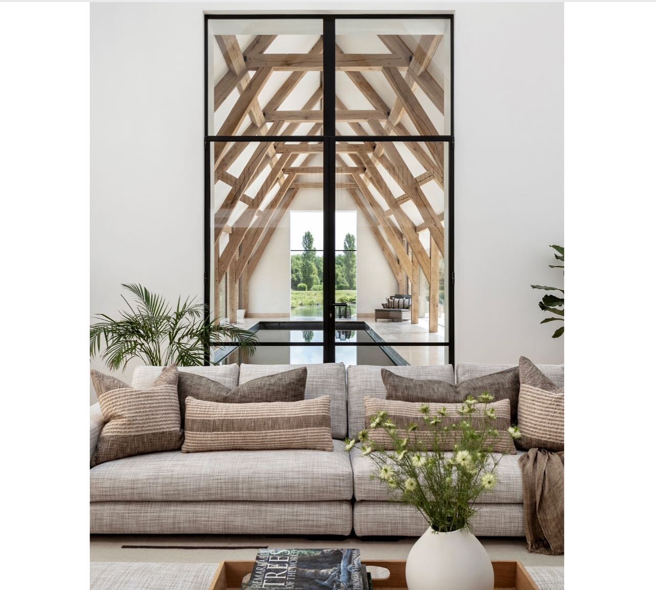 Refined simplicity &hellip; Warm tones, natural materials and beautiful light reflections &hellip; country house design from @louiseholtdesign #interiordesign #countryliving #interiorarchitecture #louiseholtdesign #archidaily #countryhouse #warmminim