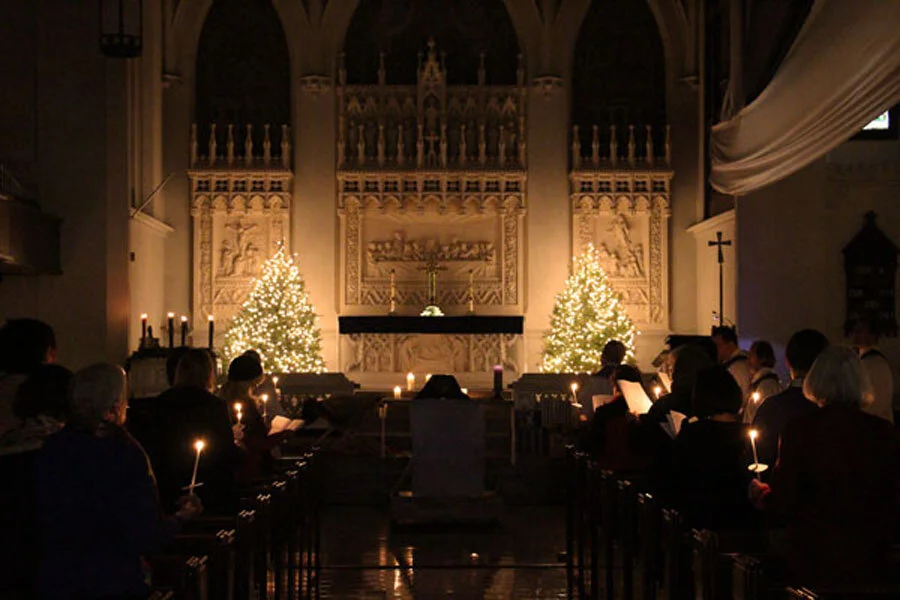 Christmas-Eve_candles_centered_websize600.jpg