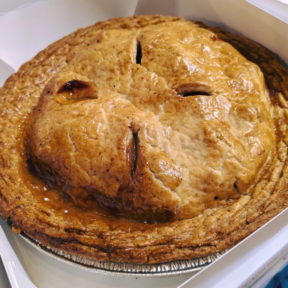 Thanksgiving made easy and delicious! 🥧 Place your orders by Nov 21st and choose from our delicious selection: Pumpkin, Pumpkin Cheesecake, Traditional Pecan, Apple, Apple Crisp, Gluten-Free Apple Crisp, Mixed Berry, Blueberry, and Chocolate Cream. 
