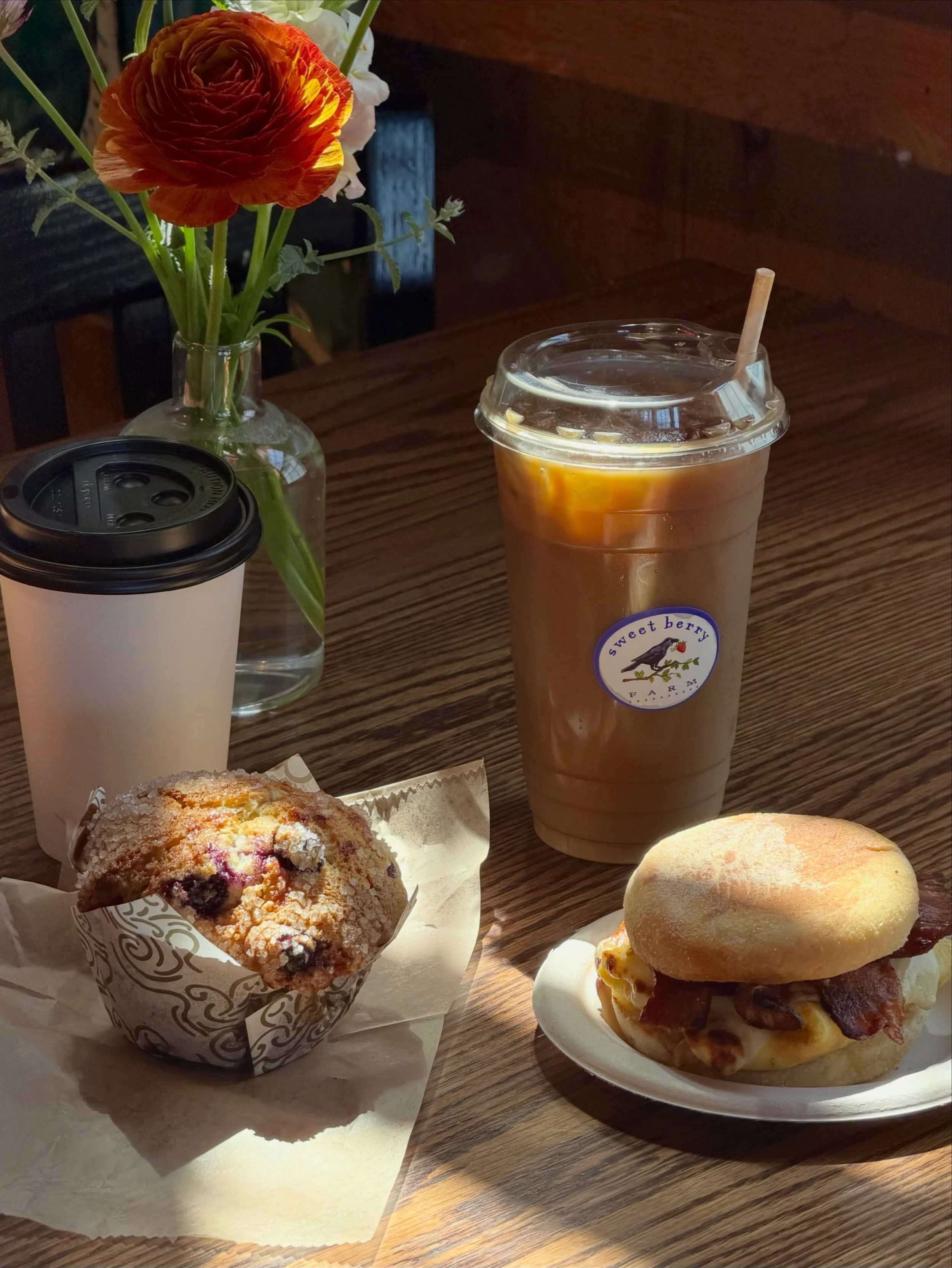 Breakfast specials are here and calling your name☕️ 
&bull; Egg &amp; cheese sandwich + 16 oz coffee (hot or iced) &mdash; $8 (+ bacon or sausage for $2)
&bull; Your choice of muffin + 16 oz coffee (hot or iced) &mdash; $4

Available Monday - Friday,