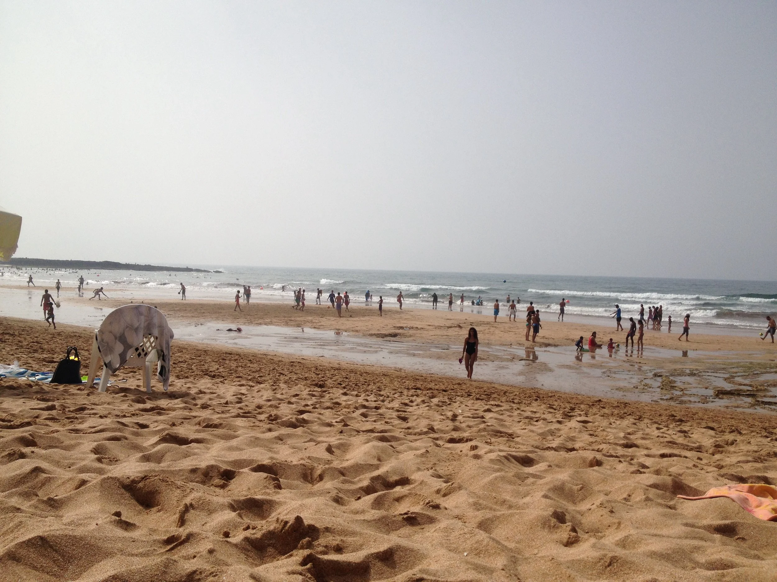 En la playa , con mis amigos. Somewhere between Casablanca and Rabat. Nice.