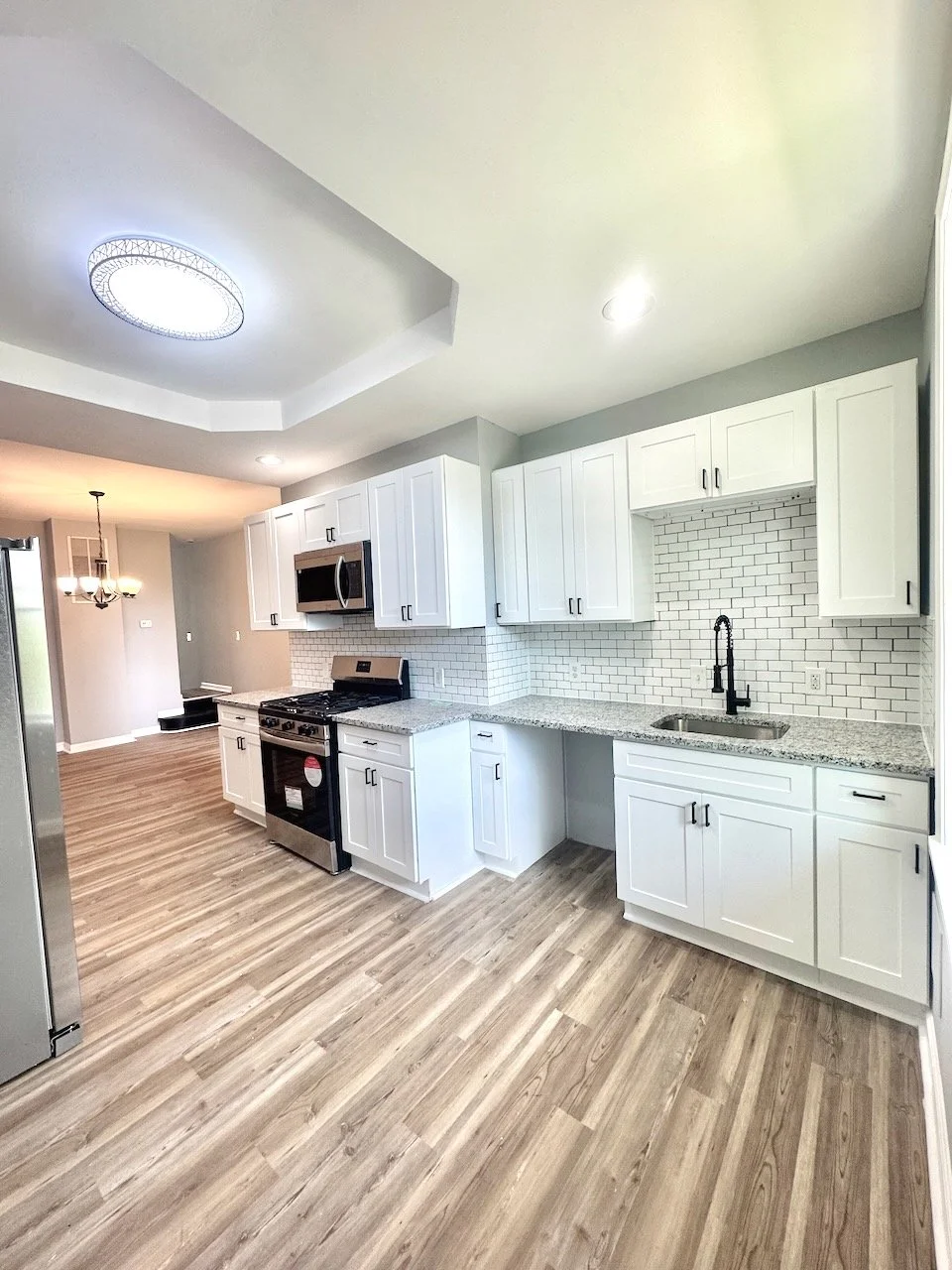 3129 Baker St - 3.jpeg