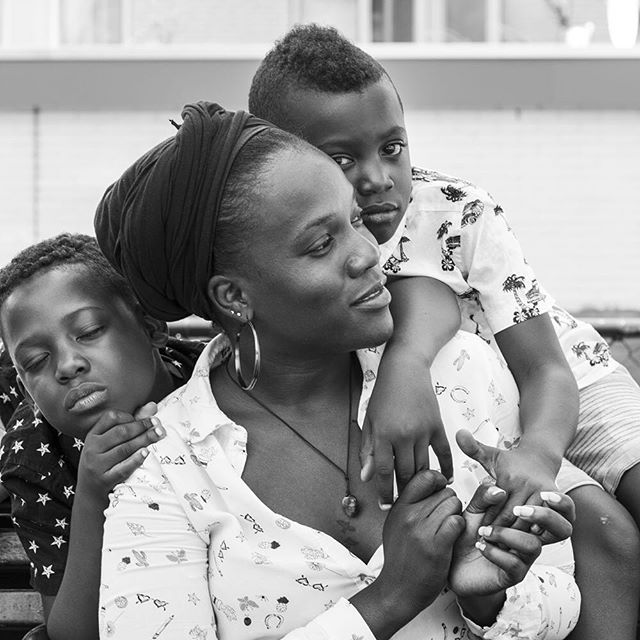 Motherhood 📸#sheheragrot 
#gallerygirls #artgirls #artdaily  #artoftheday #art #kunst  #expo #rotterdam #artlover #artblogger  #artistlife #artblog #artlover #photography #womeninart #rotterdam #melanin #motherhood #blackgirlmagic