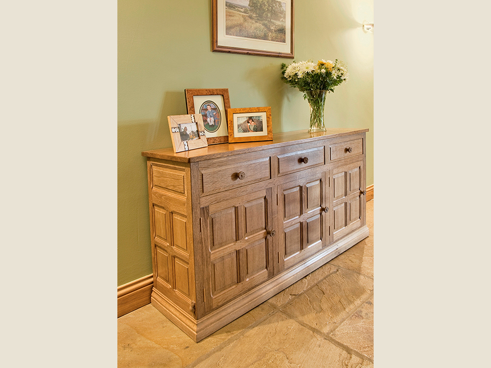 BF305 Traditional Sideboard on Plinth 