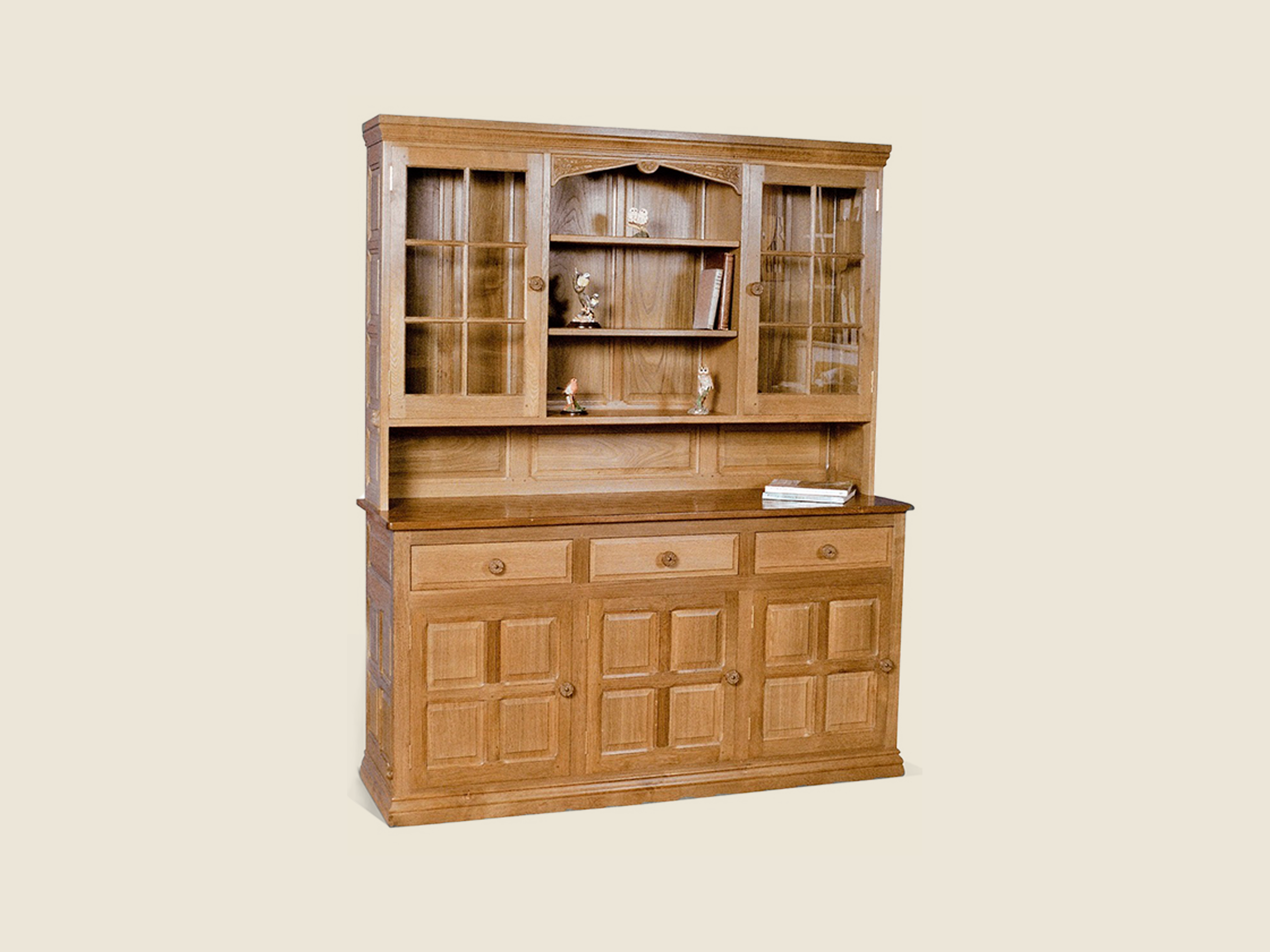 BF404 Traditional Oak Display Dresser 