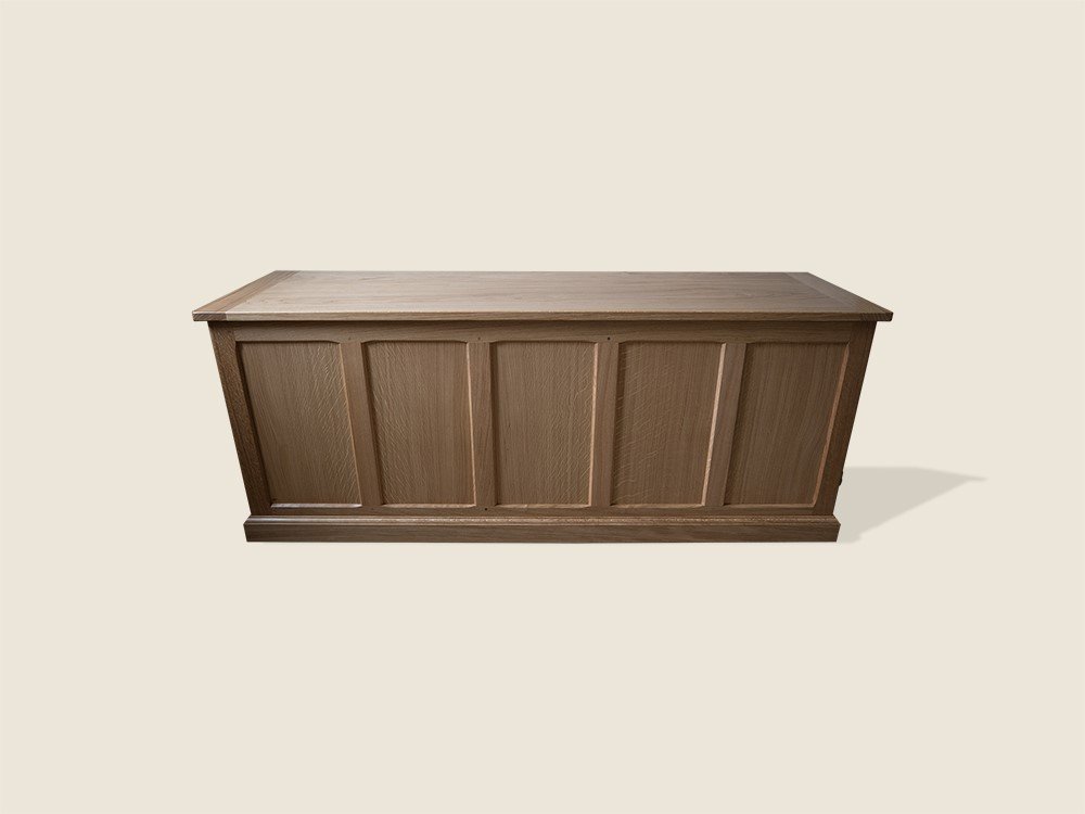 BF618 Blanket Chest with Flat Panels (on plinth)