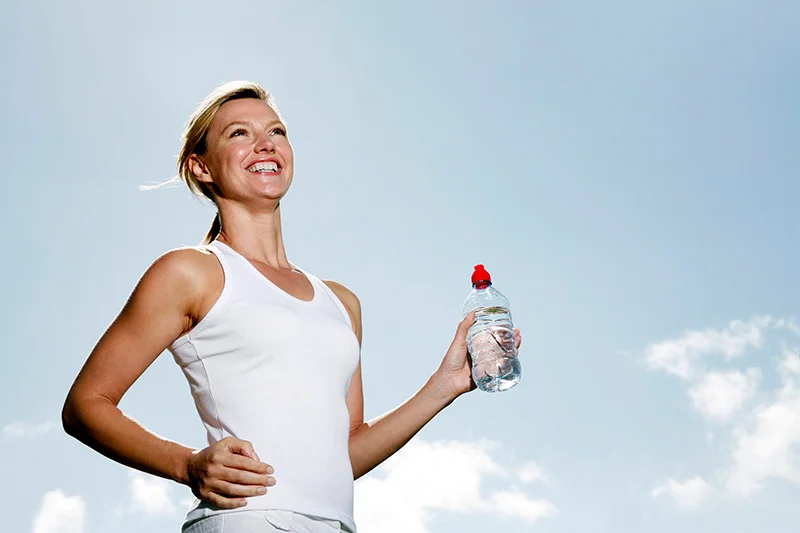 Woman-hydrating-while-working-out.jpg