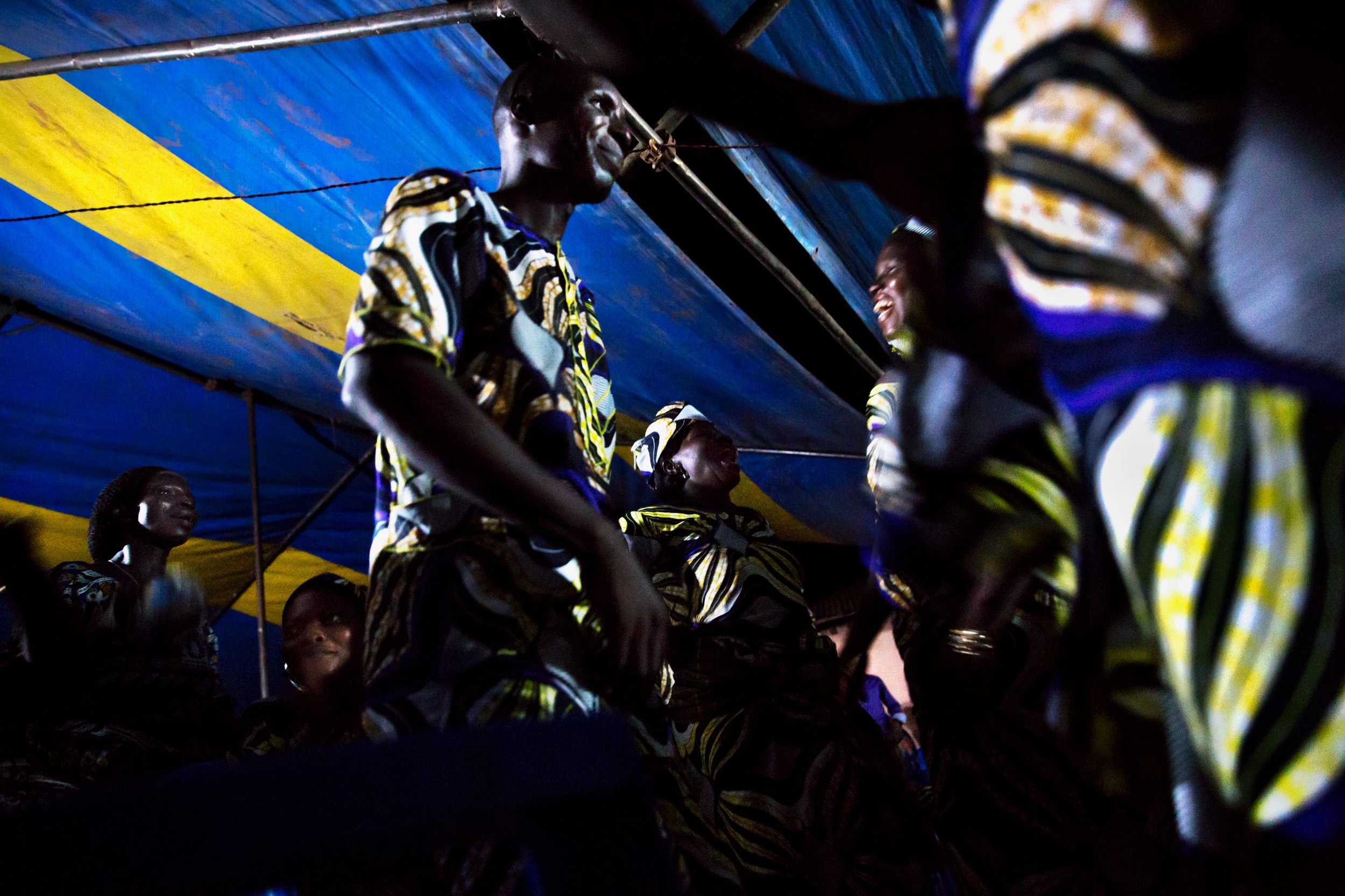 documentary-reportage-photography-benin-funeral-fabio-burrelli-10.jpg