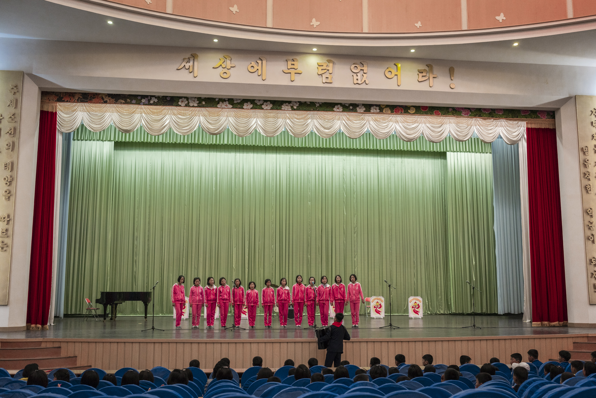  As part of the cultural exchange, students of the Songdowon International Children’s Camp learn how to perform North Korean songs and dances. 