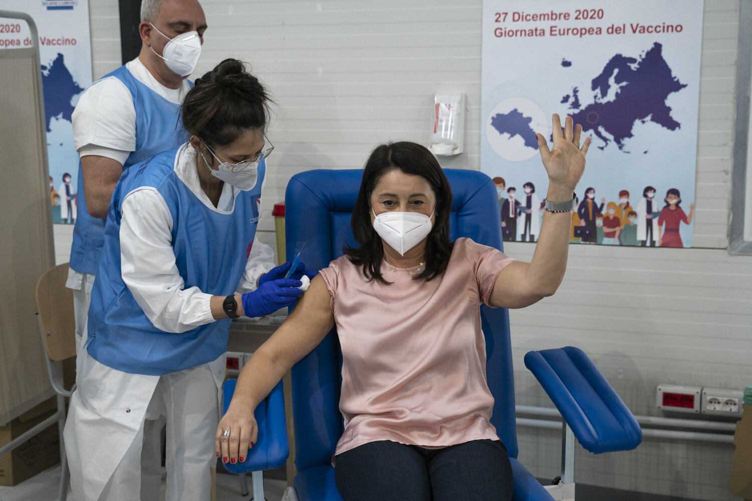 EuropeanVaccineDay2020_Naples_271220_SNY9805_lr.jpg