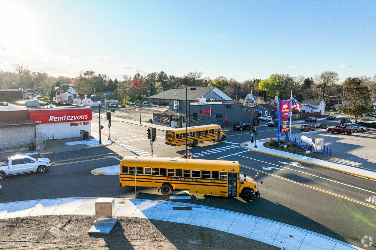 somerset-wi-17 bus.jpg