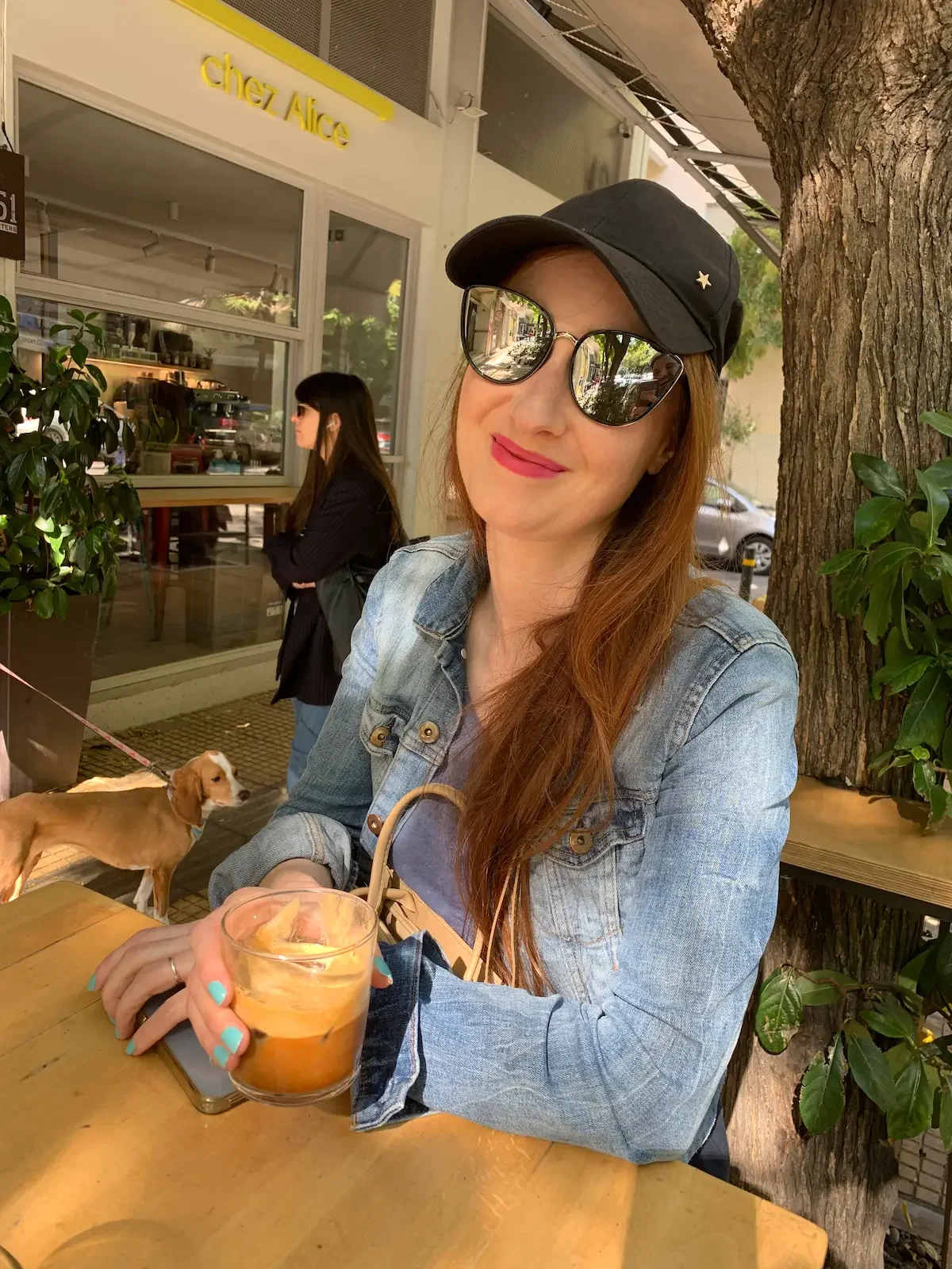 Amber with coffee in Pangrati