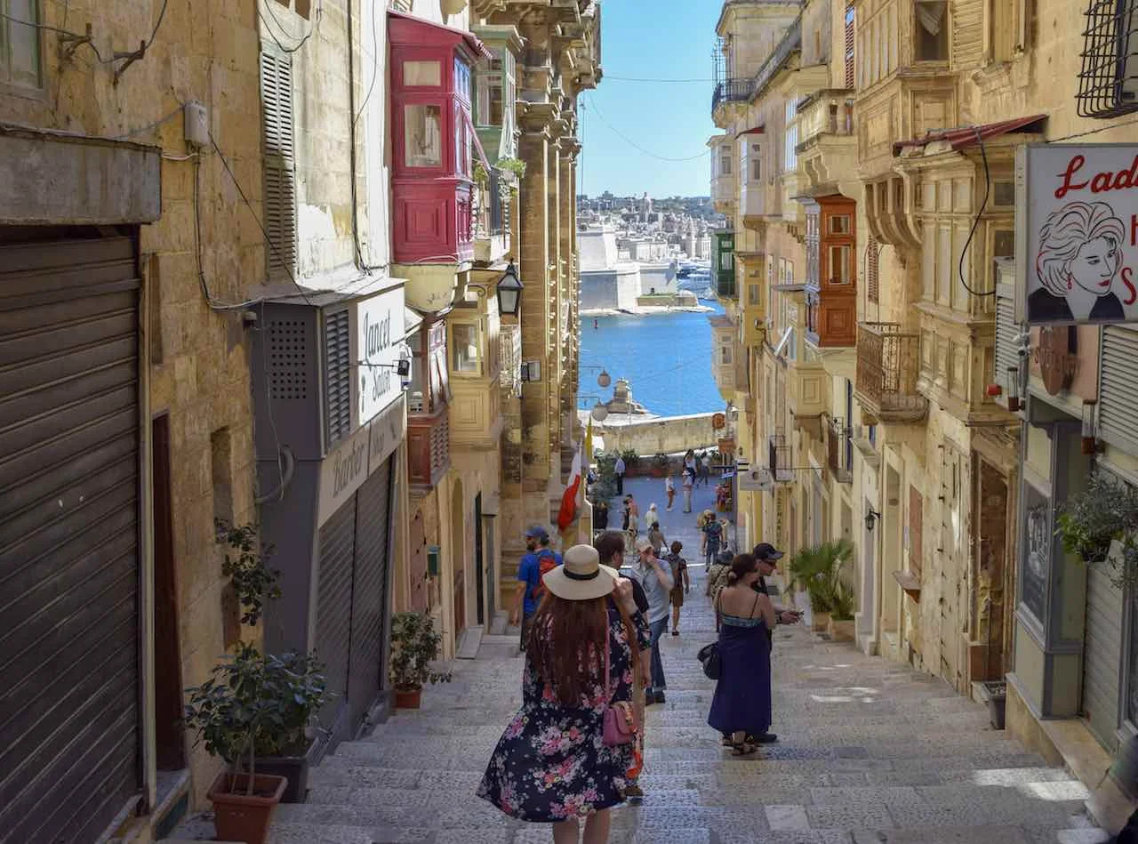 prettystreetvalletta.jpg
