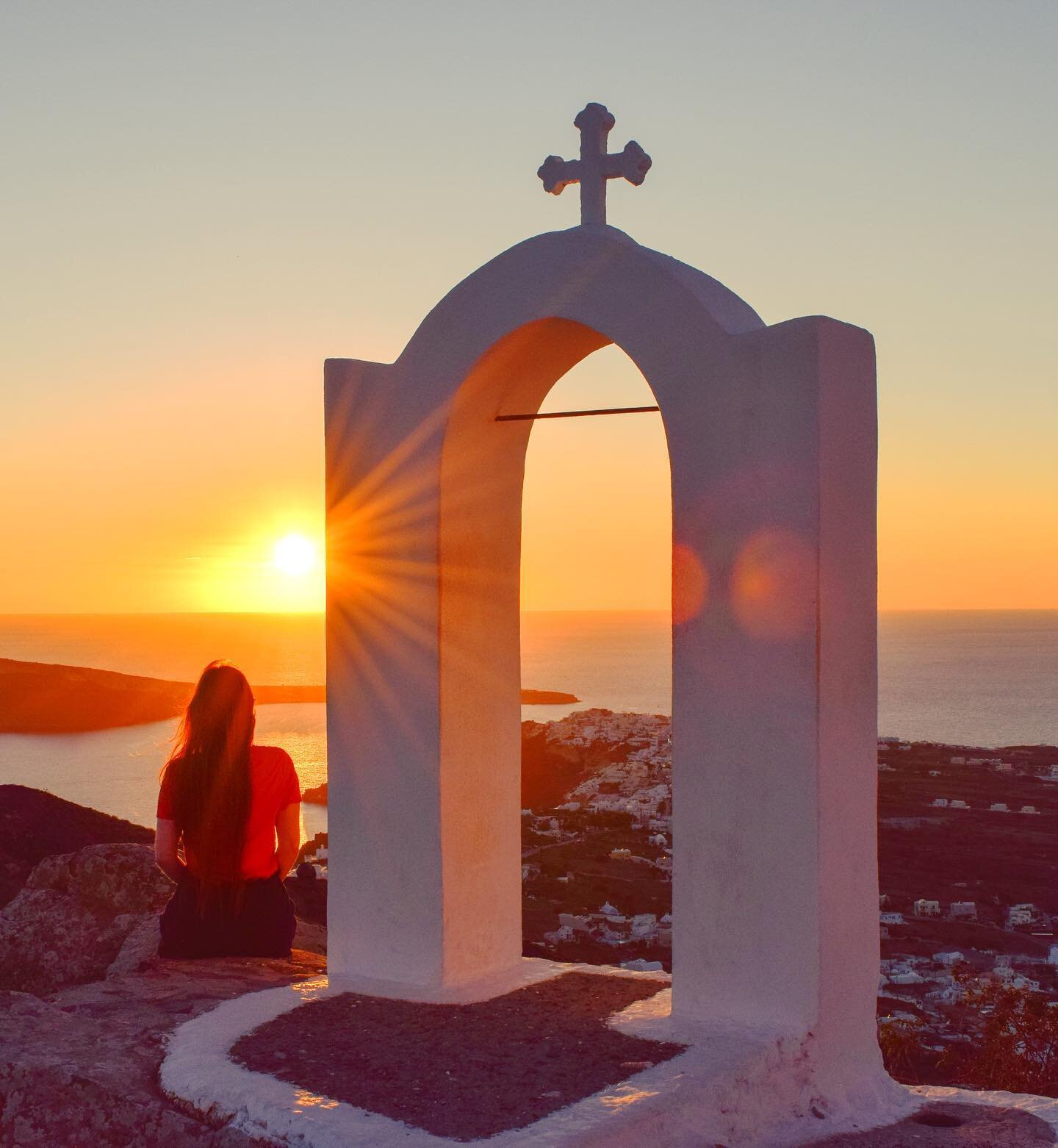 Stumbled across this lovely spot to watch the sunset in Santorini on the Fira to Oia walk. The walk takes about 2.5 hours and it&rsquo;s super easy, particularly if you start from Fira like we did (less uphill walking😉). Although I must say that I d