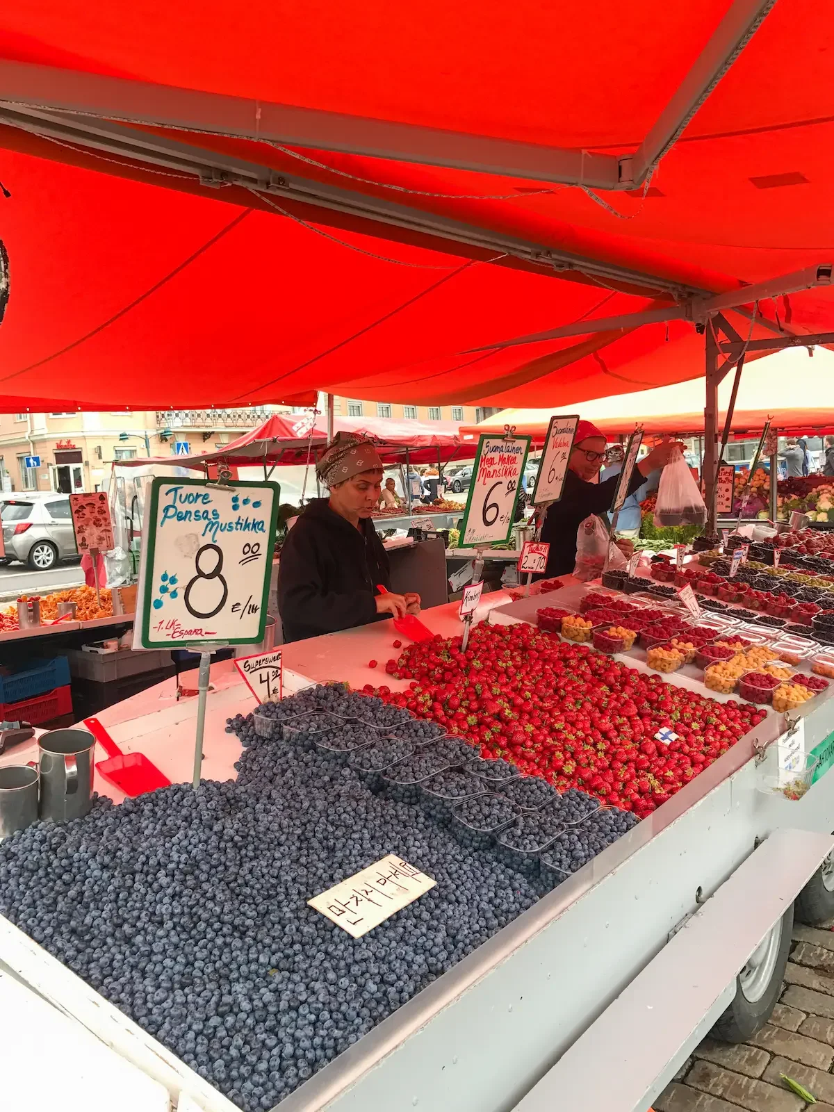 Women selling berries at Helsinki (Kauppatori) market