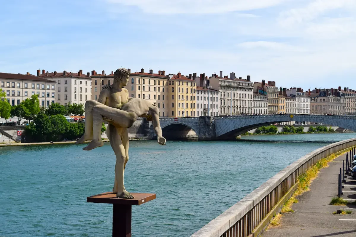 lyon-review-view.webp