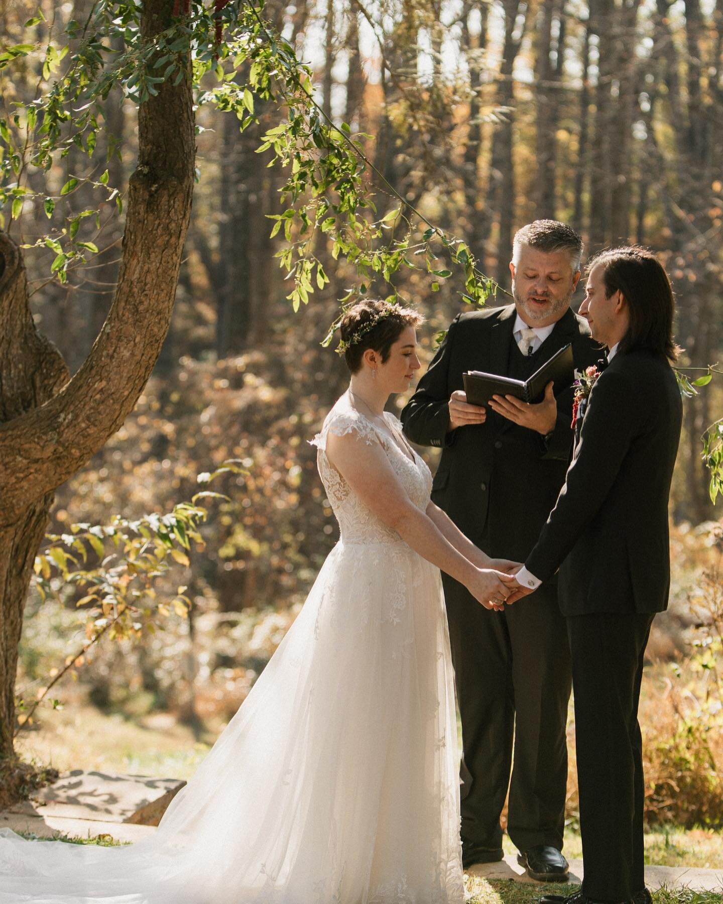 Congratulations to our #nfbsbride Diana!! Diana got married in the most perfect @missstellayork gown!! Her gown fit her venue perfectly and she had the most beautiful photos!!💐☺️

#northforkbridal #justmarried #brides #nfbs #shesaidyes #newleyweds #