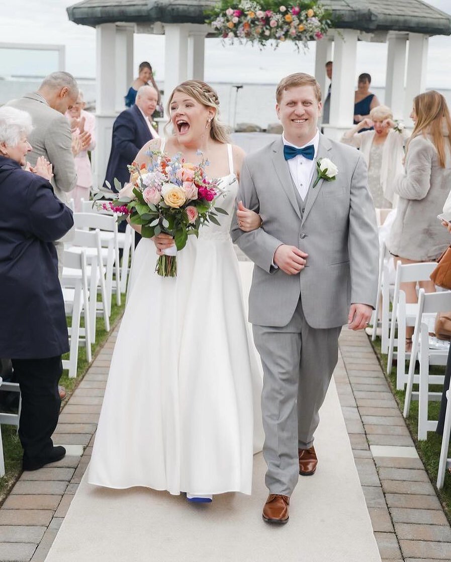 That feeling when you&rsquo;re officially a MRS! 🎉 Congratulations to Mrs. Mitchell! 💕

👰🏼&zwj;♀️ @watupmeag 
👗 @missstellayork 
📸 @franklinsquarephotographers 

#nfbs #northforkbridal #librides #liweddings #nfbsbride #nfbsbridesarethebestbride