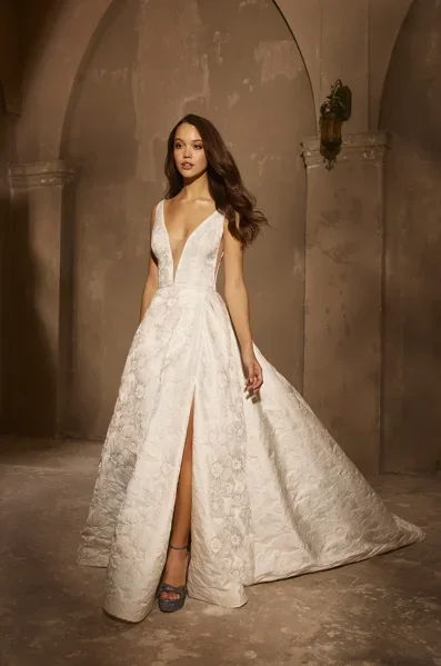 dd2c7c9d-15a5-4776-b9ab-570ccd0b2dc5_paloma-blanca-wedding-dresses-P5109-1_medium.webp